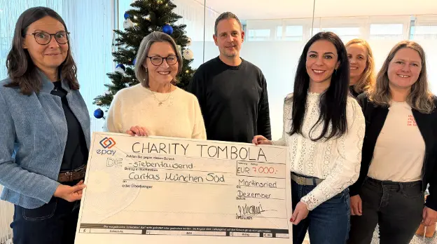 Dr. Samareh Frantz presenting a check to Caritas Munich South